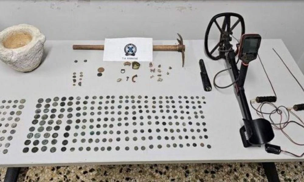 Έλληνας "Ιντιάνα Τζόουνς" σκόπευε να ξεπουλήσει 283 αρχαία αντικείμενα από λαθρανασκαφές